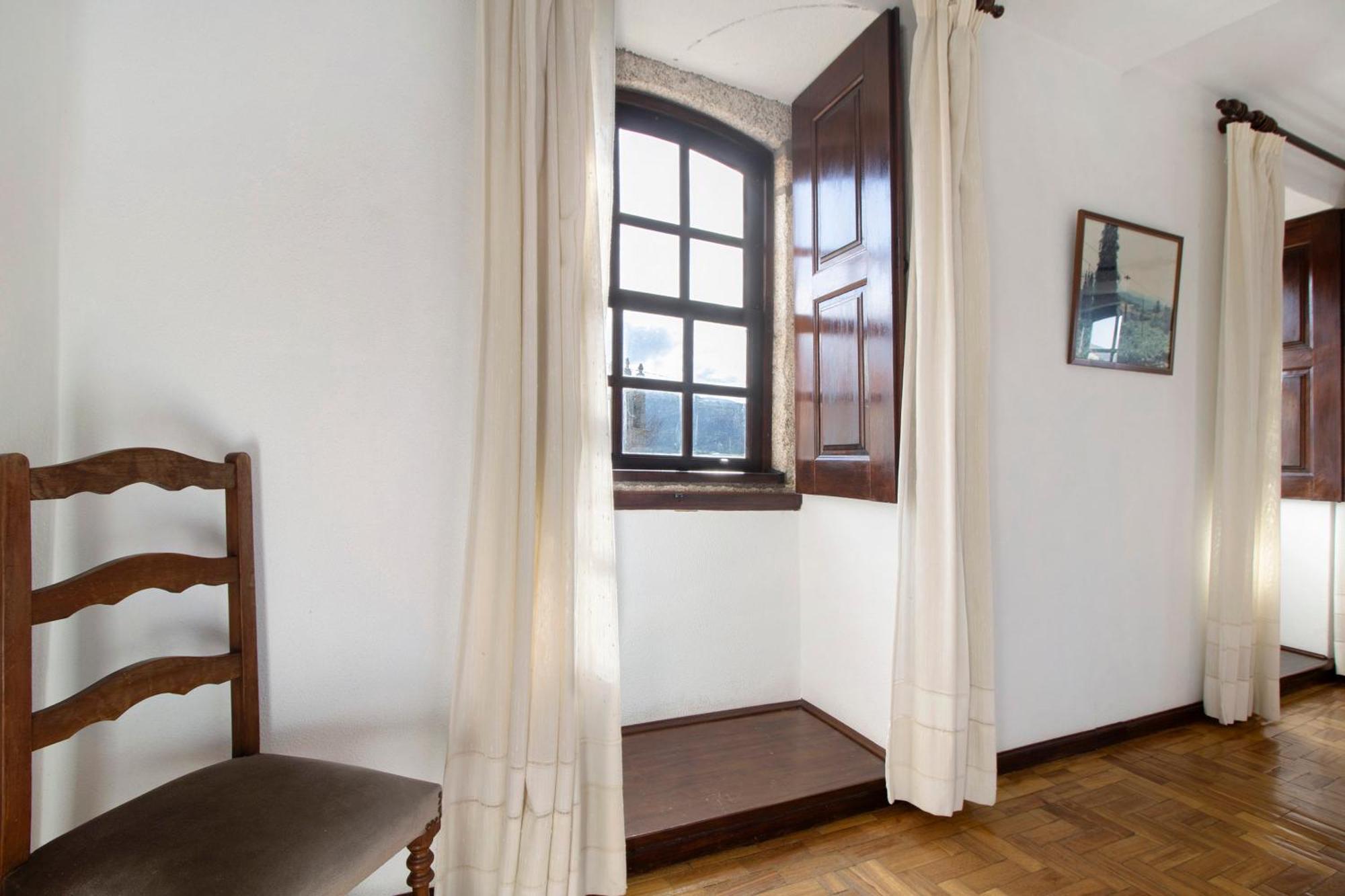 Casa Do Adro Do *