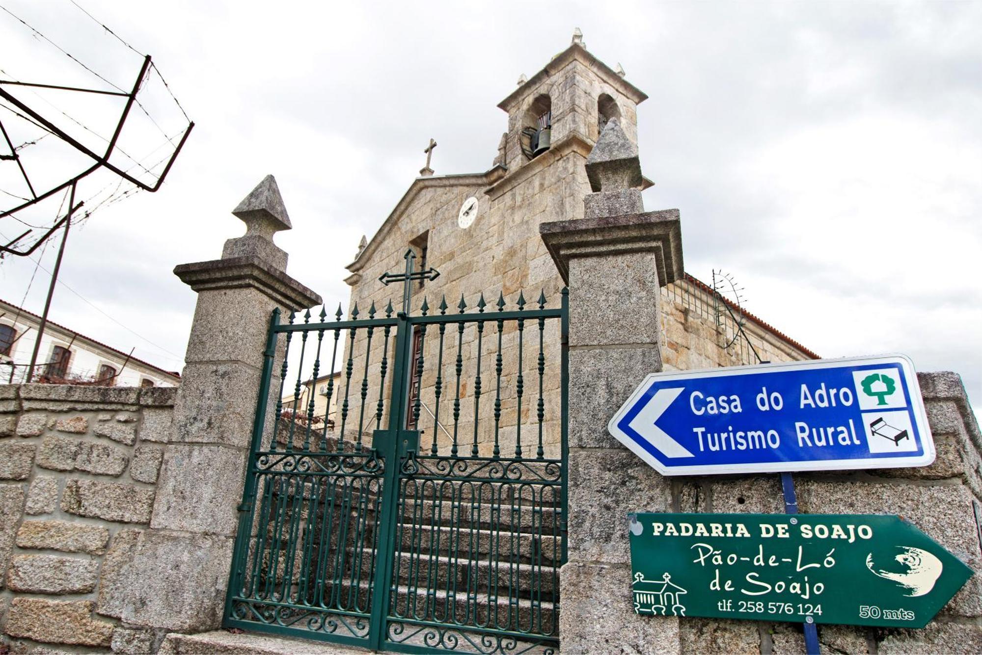 Casa Do Adro Do *