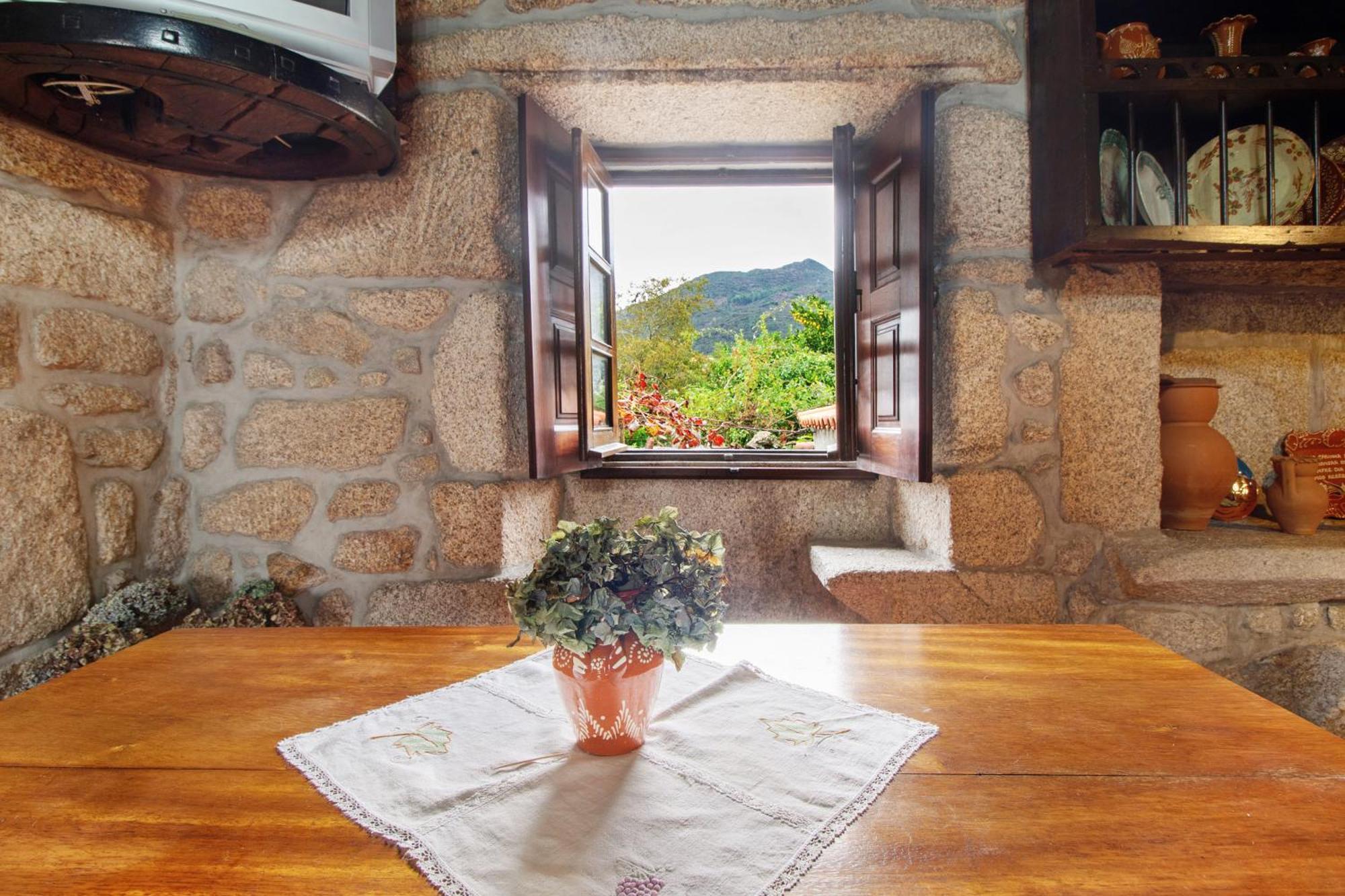 Casa Do Adro Do *