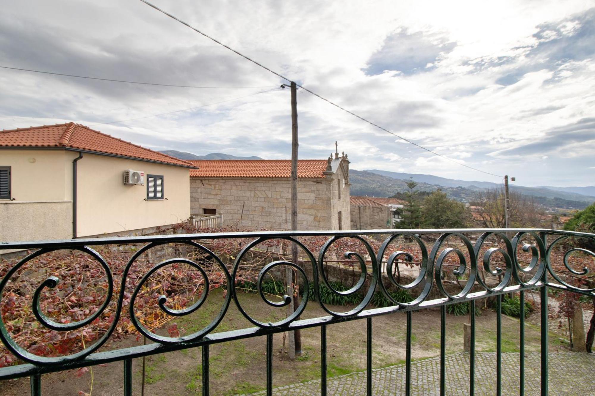 Casa Do Adro Do *